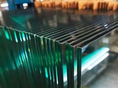 MIGO GLASS está processando vidro de cerca de piscina temperado de 10 mm para...