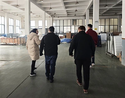 Empreiteiro canadense visita a MIGO GLASS para soluções i...