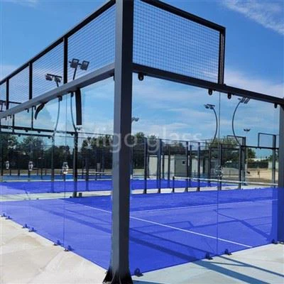 Construtores da quadra de tênis de paddle