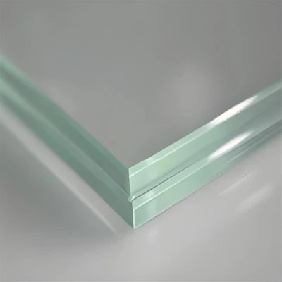 Vidro laminado com baixo teor de ferro